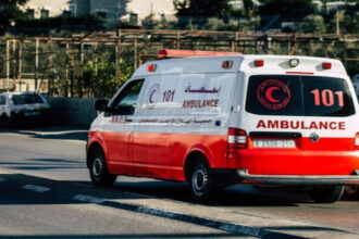 إصابة شاب فلسطيني بجروح خطيرة بالرصاص أثناء محاولته اجتياز جدار الفصل العنصري