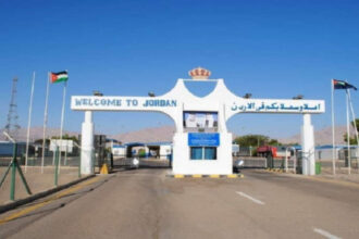 مجلس الوزراء يوحّد إجراءات المجموعات السياحية على معابر الأردن