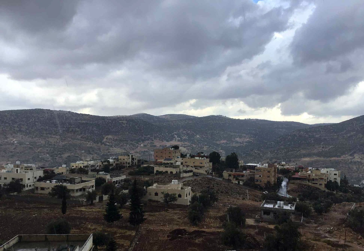 البلديات والجهات الرسمية ترفع جاهزيتها لاستقبال المنخفض الجوي في المملكة