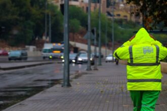 «نغوص في العواصف… ونُقصى من الحقوق»: شهادة عامل وطن تكشف تفاصيل العمل بالمياومة في الأمانة