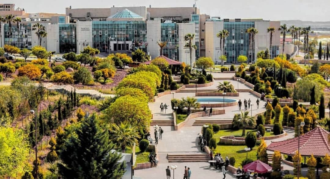 جامعة الإسراء تعلن تعليق الدراسة وتحويل المحاضرات عن بُعد غدًا الثلاثاء