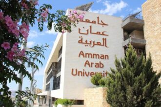 جامعة عمان العربية تحول دوام الطلبة للتعليم عن بُعد وتؤجل الامتحانات بسبب الأحوال الجوية