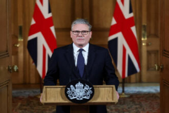 تقرير: رئيس الوزراء البريطاني قد ينضم إلى مجلس إدارة قطاع غزة بقيادة ترامب مؤقتاً