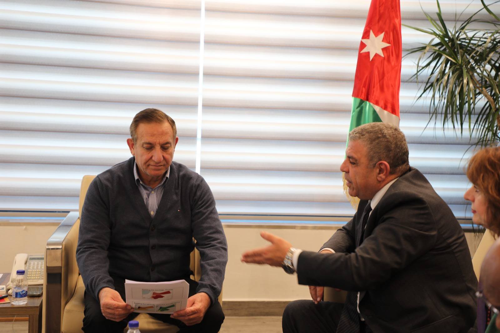 الأردن والفاو يطلقان مبادرة «يدًا بيد» لتعزيز الاستثمار الزراعي المستدام