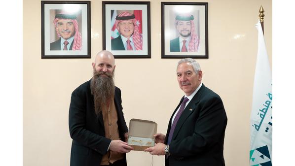 السفير الأمريكي يزور سلطة العقبة