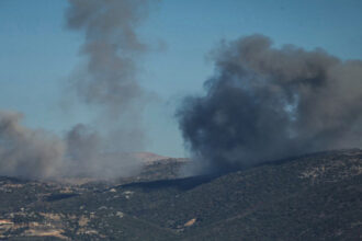إنذار إسرائيلي بقصف مبنى في جنوب لبنان واتهامات لحزب الله باستخدامه عسكريًا