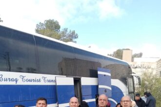 انطلاق أولى رحلات العمرة لمعلمي الطفيلة بمشاركة 165 معلماً ومعلمة