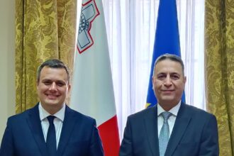 وزير الداخلية المالطي يبحث مع السفير الأردني تعزيز التعاون الثنائي وفرص العمل