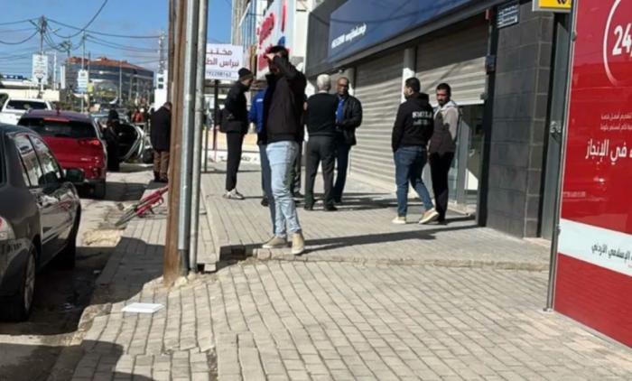 عاجل... بوقت قياسي الأمن يضبط منفذي عملية السطو على بنك بالمفرق