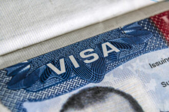 ترامب يوجه بتعليق منح التأشيرات لمواطني 75 دولة بدءًا من 21 يناير