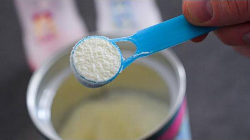 الغذاء والدواء تسحب احترازياً بعض تشغيلات حليب الأطفال من نستلة