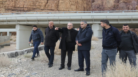 وزير الأشغال يتفقد جسور طريق البحر الميت ويأمر بتدعيم الحمايات المتضررة بعد السيول