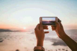 محكمة أبوظبي تُلزم شاباً بدفع 45 ألف درهم وتعطيل حسابه على «سناب شات»