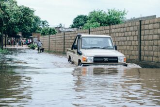 وفاة 10 أشخاص نتيجة الفيضانات جنوب إفريقيا