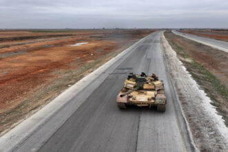 الجيش السوري يسيطر على حقل العمر النفطي ومدينة الطبقة الاستراتيجية شرق البلاد