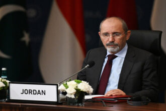 الصفدي يبحث هاتفياً مع مسؤولي الاتحاد الأوروبي وقبرص تطورات الأوضاع الإقليمية