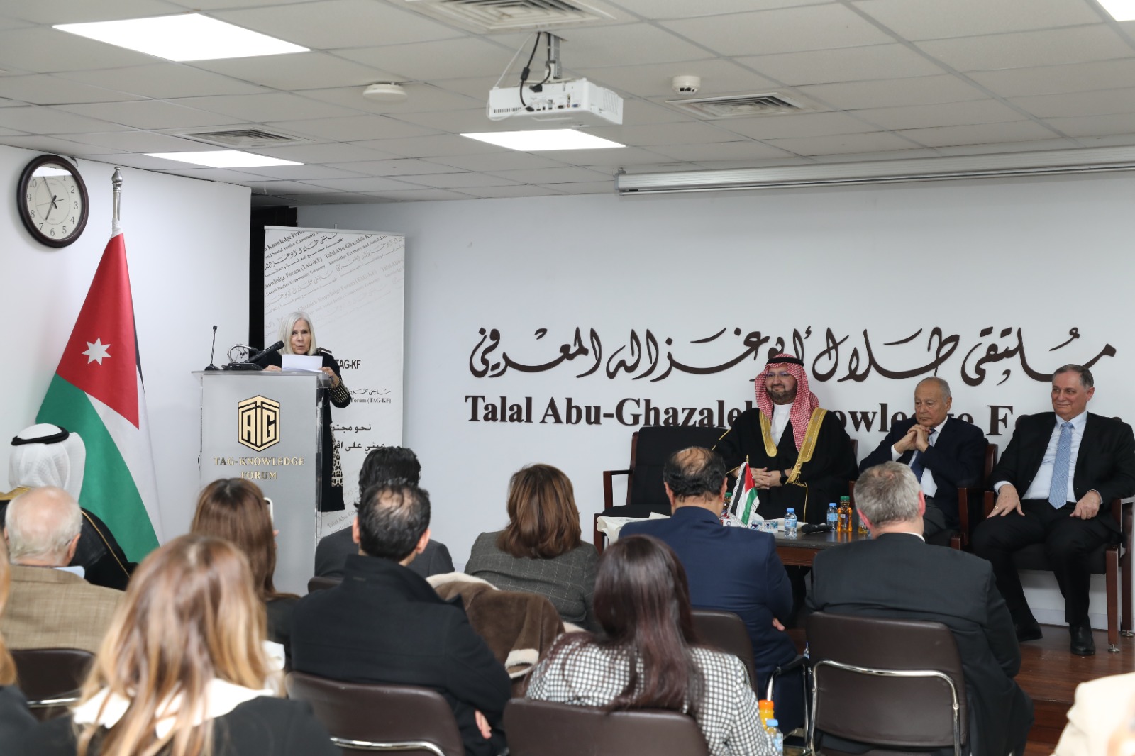 إشهار كتاب “سردية الأروقة” لهيفاء أبو غزالة في عمّان