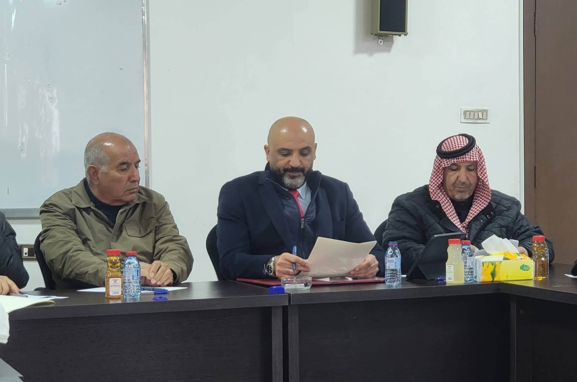 صورة حول : مادبا تعلن موازنة 2026: 6.6 مليون دينار لمشاريع تنموية وخدمية مستدامة مادبا تعلن موازنة 2026: 6.6 مليون دينار لمشاريع تنموية وخدمية مستدامة