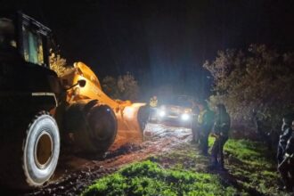 إنقاذ عائلة عربية في أم قيس.. فرق الطوارئ تتدخل بسرعة وتحمي السياح