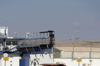 نادي الأسير الفلسطيني: السجون الإسرائيلية تتحول لساحات تعذيب وانتهاكات ممنهجة