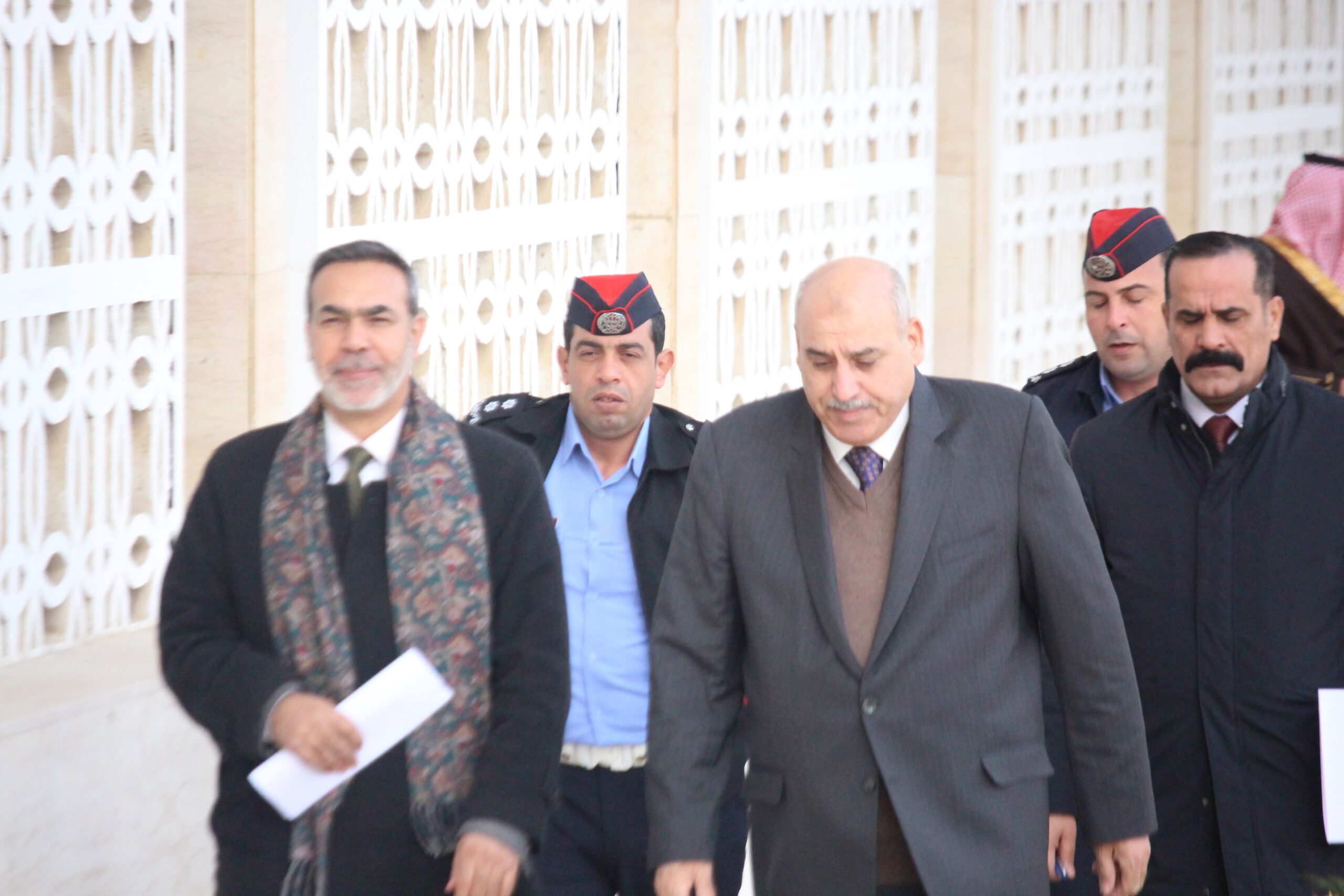 بالصور والفيديو… لقطات قبيل انطلاق جلسة النواب اليوم