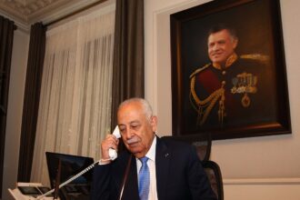 *العيسوي ينقل تمنيات الملك وولي العهد بالشفاء العاجل لرئيس الوزراء الأسبق أحمد عبيدات*