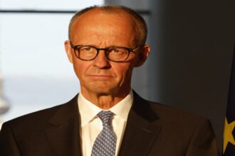 ميرتس: التراجع عن ضمّ غرينلاند «الخيار الصائب» وتحذير من تقويض العلاقات عبر الأطلسي