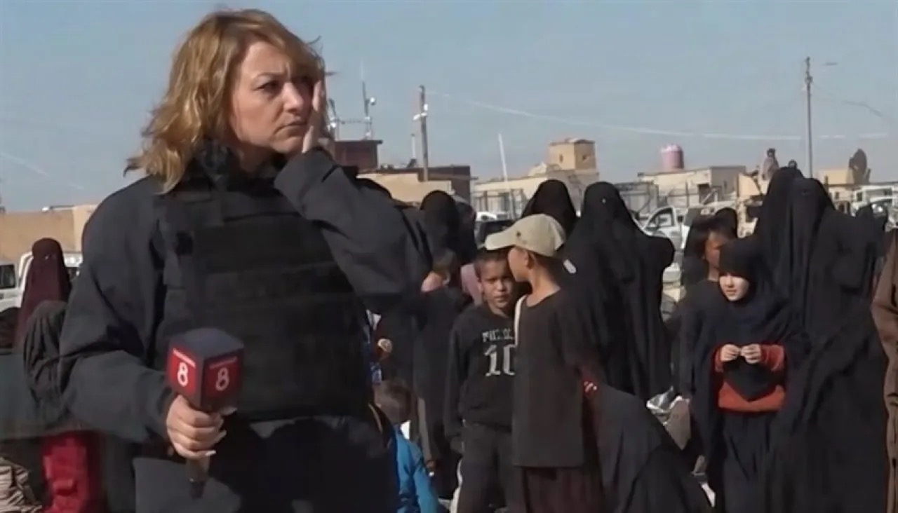 صورة حول : فوضى في مخيم الهول.. اعتداء على مراسلة وكشف عن انسحاب كامل لقوات قسد فوضى في مخيم الهول.. اعتداء على مراسلة وكشف عن انسحاب كامل لقوات قسد