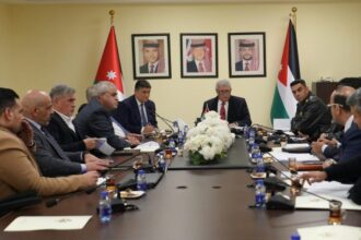 وزير النقل يبحث تطوير منظومة النقل متعدد في البترا