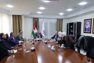 وزير البيئة يبحث مع نادي خريجي الكلية العلمية الإسلامية تعزيز الشراكة في مبادرات التطوع والنظافة