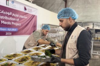 الهيئة الخيرية الأردنية توزع وجبات ساخنة على الأسر المتضررة في غزة