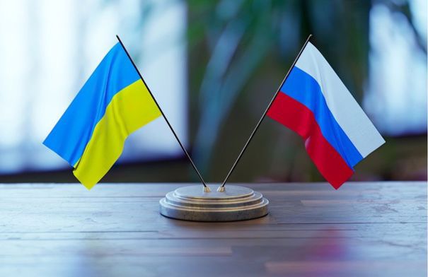 محادثات نادرة في أبوظبي: أوكرانيا وروسيا تعودان إلى طاولة الحوار بوساطة أمريكية