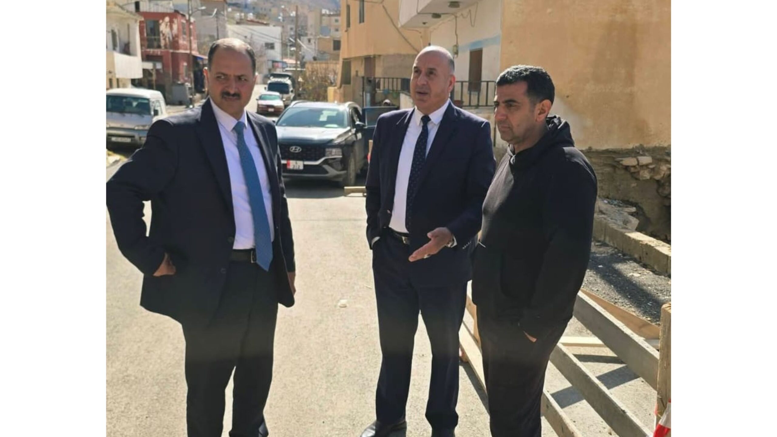 محافظ الطفيلة يتفقد الأضرار الناتجة عن السيول ويشدد على إعادة تأهيل الطرق