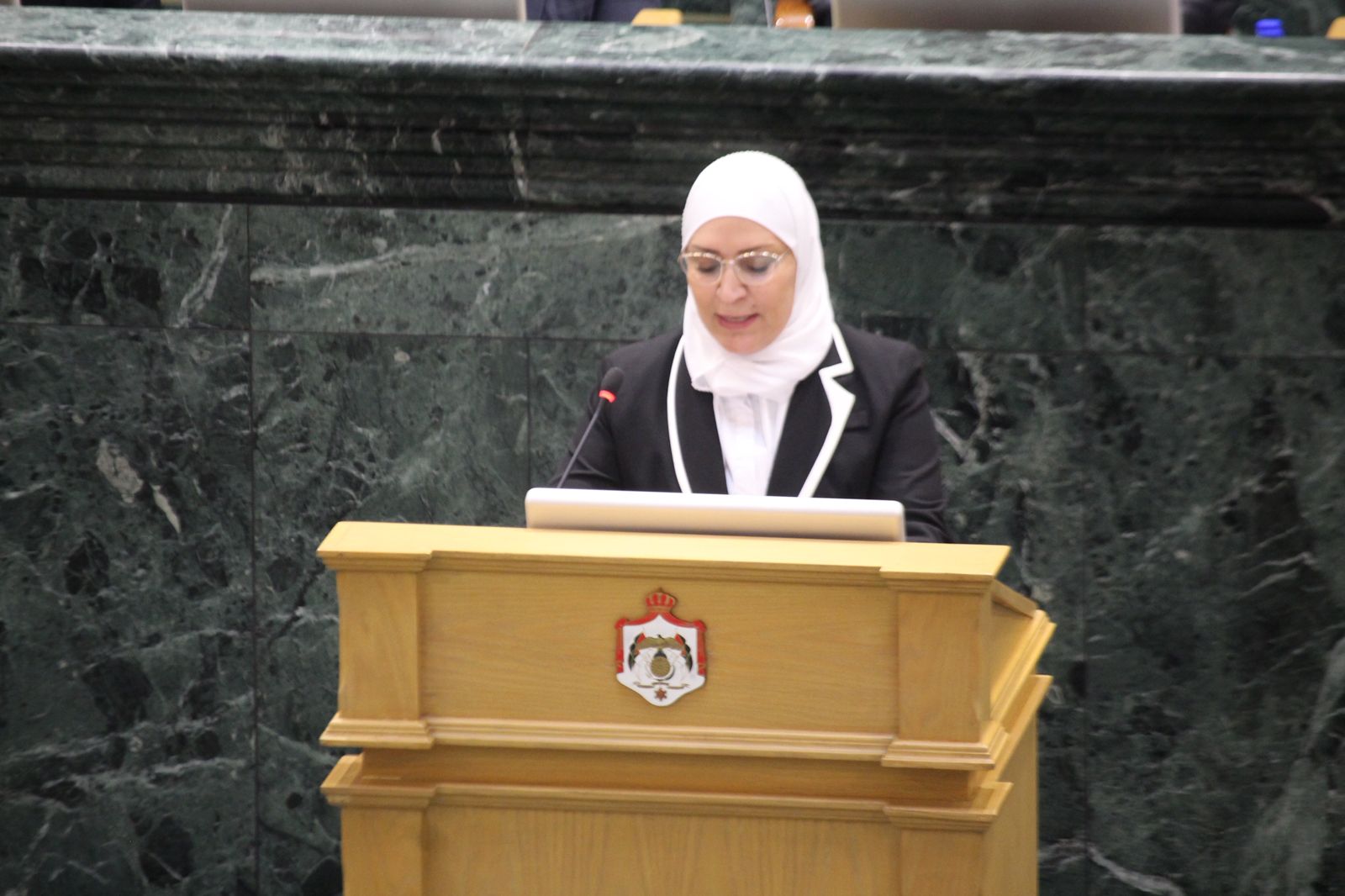 الجراح: أعتز بأنني ابنة أحد أبطال معركة الكرامة .. وتشيد بخارطة الطريق الملكية لتطوير القوات المسلحة