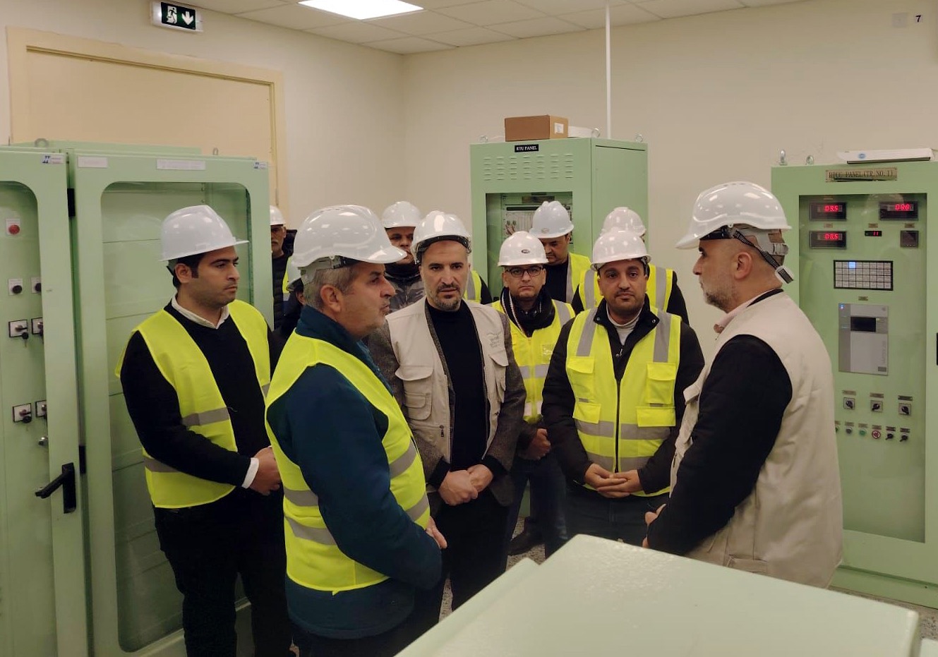 صورة حول : وزير الطاقة يتفقد محطة تحويل جرش الصناعية لتعزيز موثوقية الشبكة الكهربائية وزير الطاقة يتفقد محطة تحويل جرش الصناعية لتعزيز موثوقية الشبكة الكهربائية