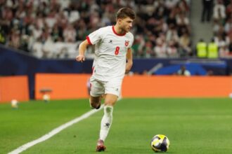 وكيل الفاخوري يؤكد استمرار مفاوضات الأهلي وبيراميدز لضم اللاعب