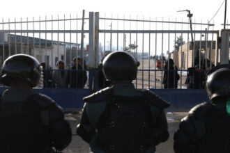 الجيش الأميركي ينقل 150 سجينا من داعش من سوريا إلى العراق