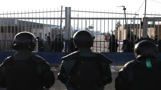 الجيش الأميركي ينقل 150 سجينا من داعش من سوريا إلى العراق