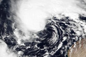 العاصفة “هاري” تجتاح البحر المتوسط وتتسبب بفيضانات وأضرار واسعة