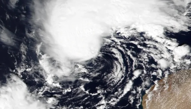 العاصفة “هاري” تجتاح البحر المتوسط وتتسبب بفيضانات وأضرار واسعة