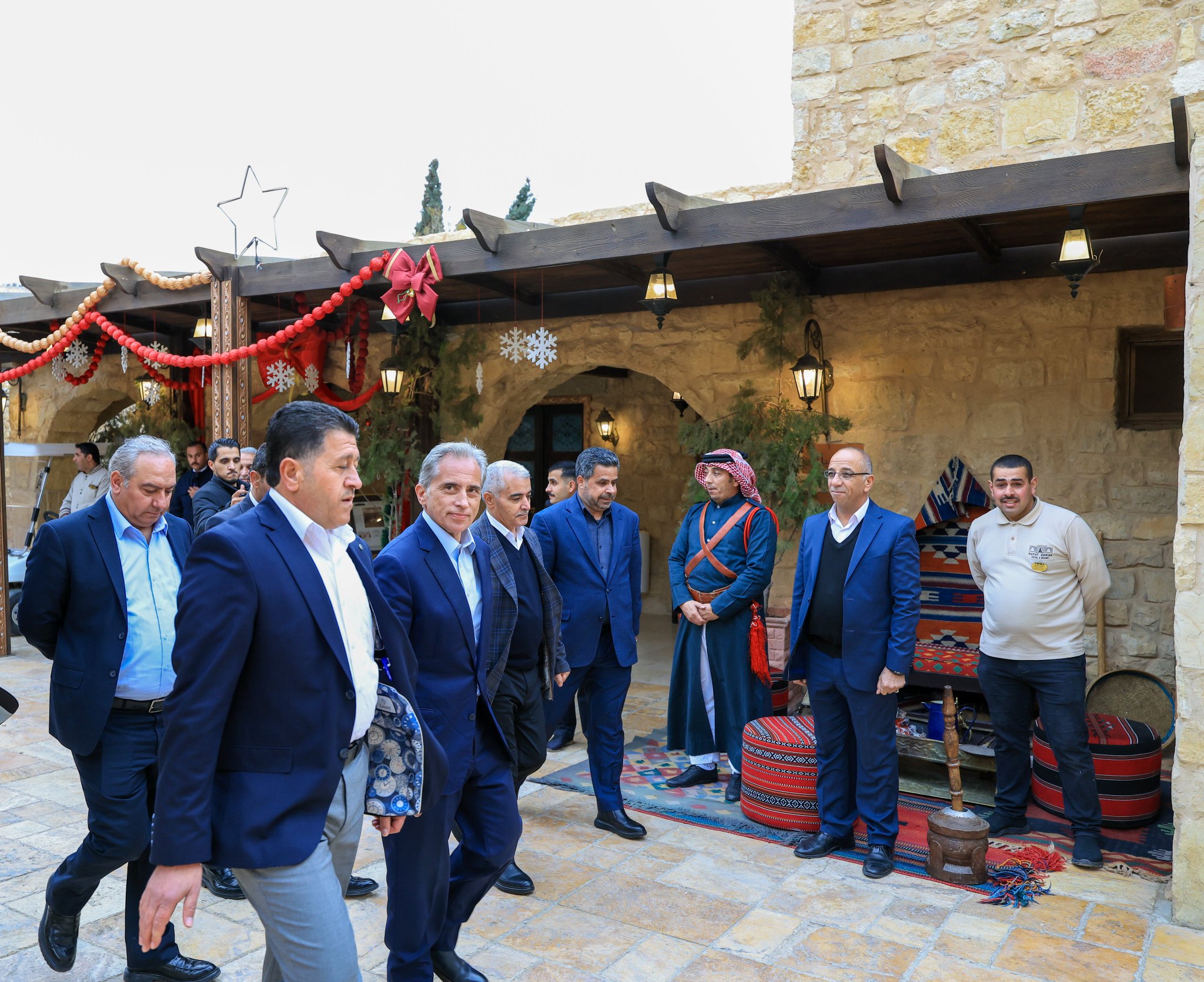 رئيس الوزراء يفتتح فندق كراون بلازا البترا بعد تحديثه