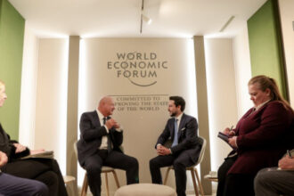 عاجل| ولي العهد يلتقي المستشار النمساوي في دافوس ويبحث تعزيز التعاون والخبرات المشتركة