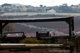 جيش الاحتلال الإسرائيلي يعلن قصف 4 معابر حدودية بين سوريا ولبنان