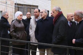 وزيرا الأشغال والسياحة يبحثان تطوير المواقع السياحية والتراثية في مدينة السلط