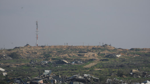 إسرائيل تخرق اتفاق وقف إطلاق النار في غزة وتوسع مناطق سيطرتها داخل القطاع