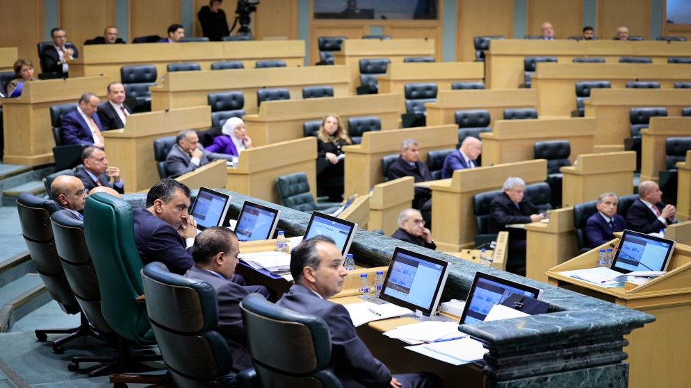 صورة حول : بالأغلبية…. النواب يقر 4 مواد من الكاتب العدل بالأغلبية…. النواب يقر 4 مواد من الكاتب العدل