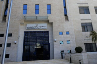 توقيف 3 أشخاص بقضايا فساد واستغلال للوظيفة