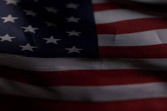 ارتفاع الإنفاق الاستهلاكي في الولايات المتحدة يدعم نمو الاقتصاد