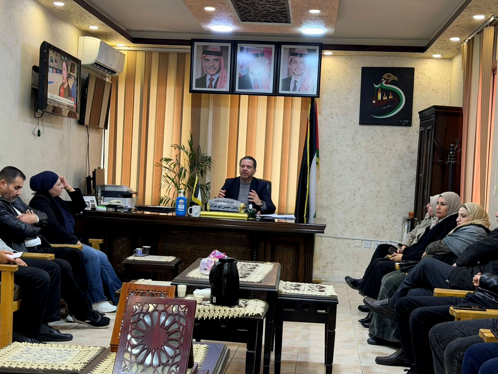 صورة حول : أبو عزام يعقد اجتماعًا لبحث استعدادات الفصل الدراسي الثاني في مدارس جرش أبو عزام يعقد اجتماعًا لبحث استعدادات الفصل الدراسي الثاني في مدارس جرش