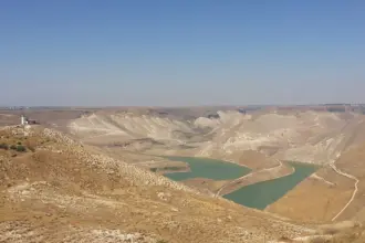 وزير المياه يعلن ارتفاع مخزون السدود إلى 75–80% مع آمال بتحسن أكبر خلال خمسينية الشتاء